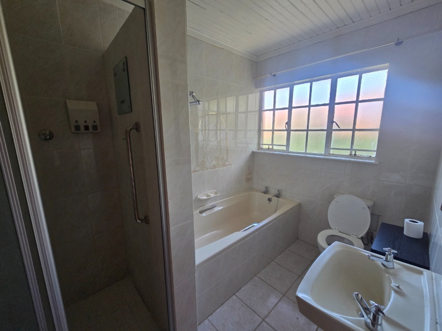 4 Bedroom Property for Sale in Heuwelsig Free State